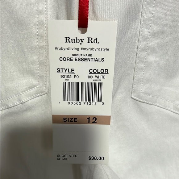 Ruby Rd. White ankle Pants - Picture 7 of 8